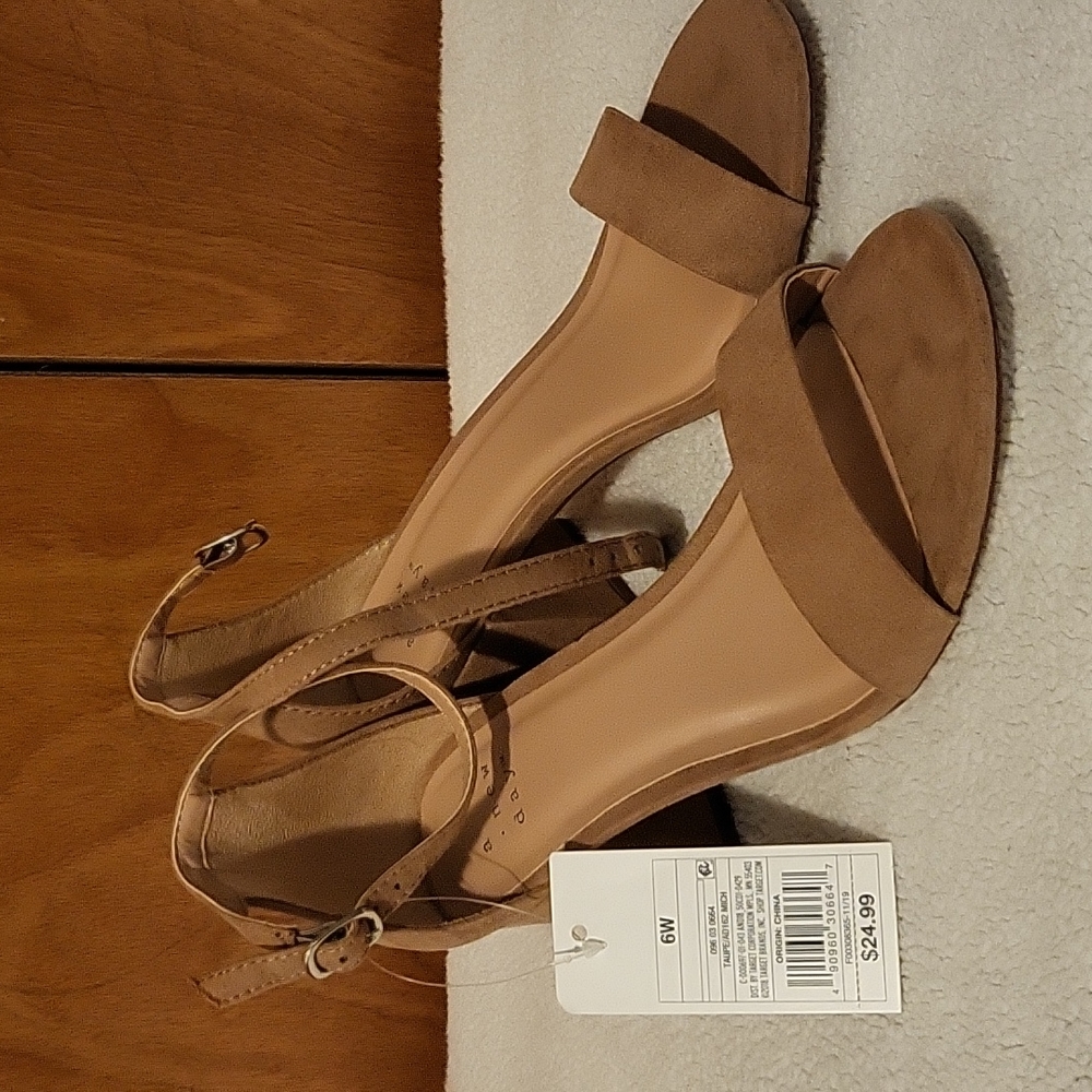 A New Day heel size 6W